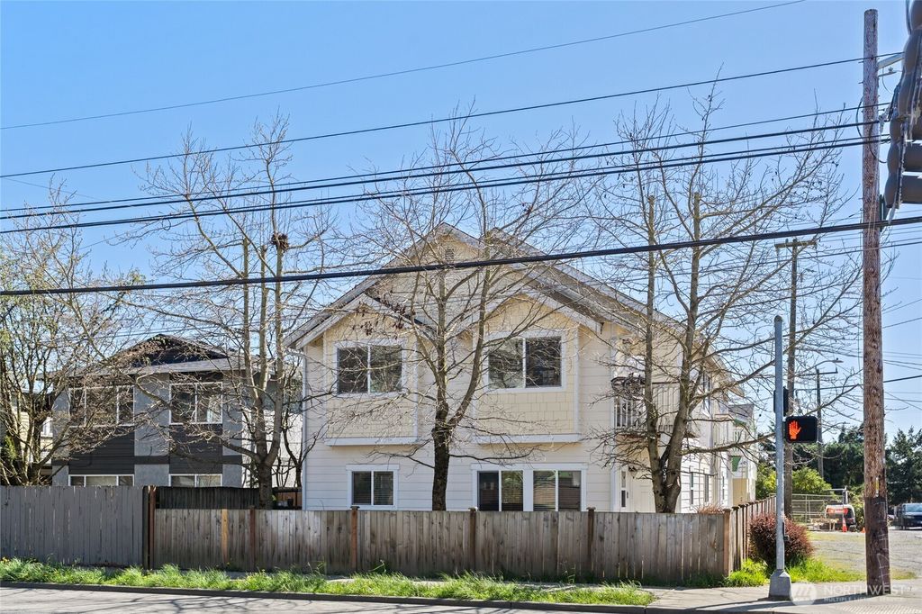 Photo of 501 N 105th Street #B, Seattle, WA 98133 (MLS # 2506933)