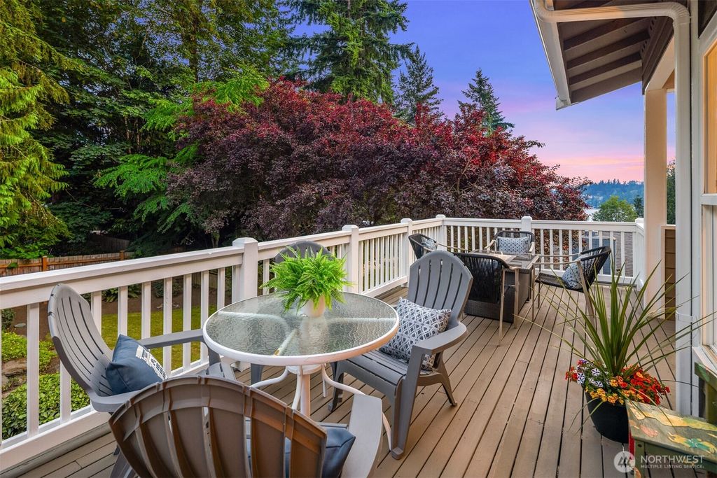 Photo of 10133 NE 113th Place, Kirkland, WA 98033 (MLS # 2398991)