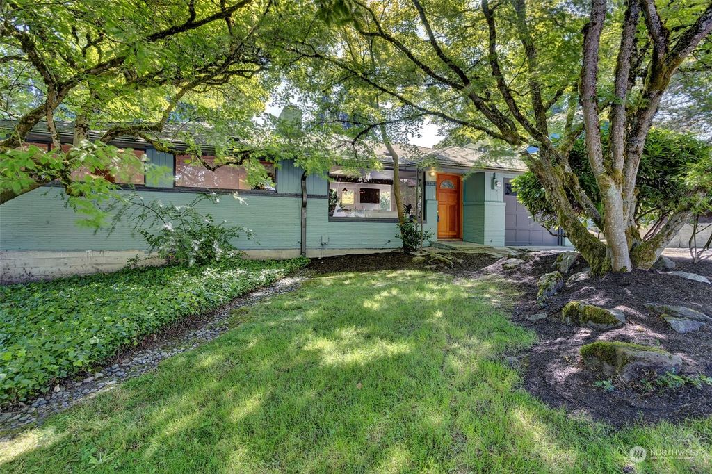 Photo of 10026 36th Avenue NE, Seattle, WA 98125 (MLS # 2254338)