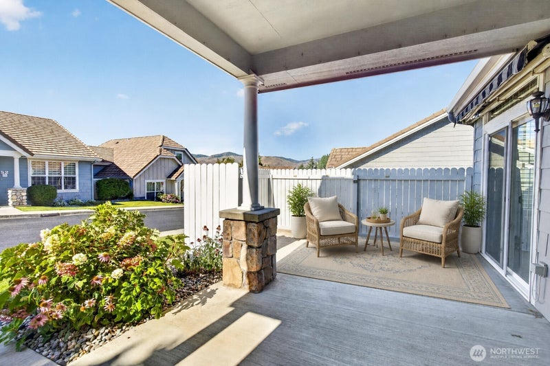 1494 Eastmont Avenue 33