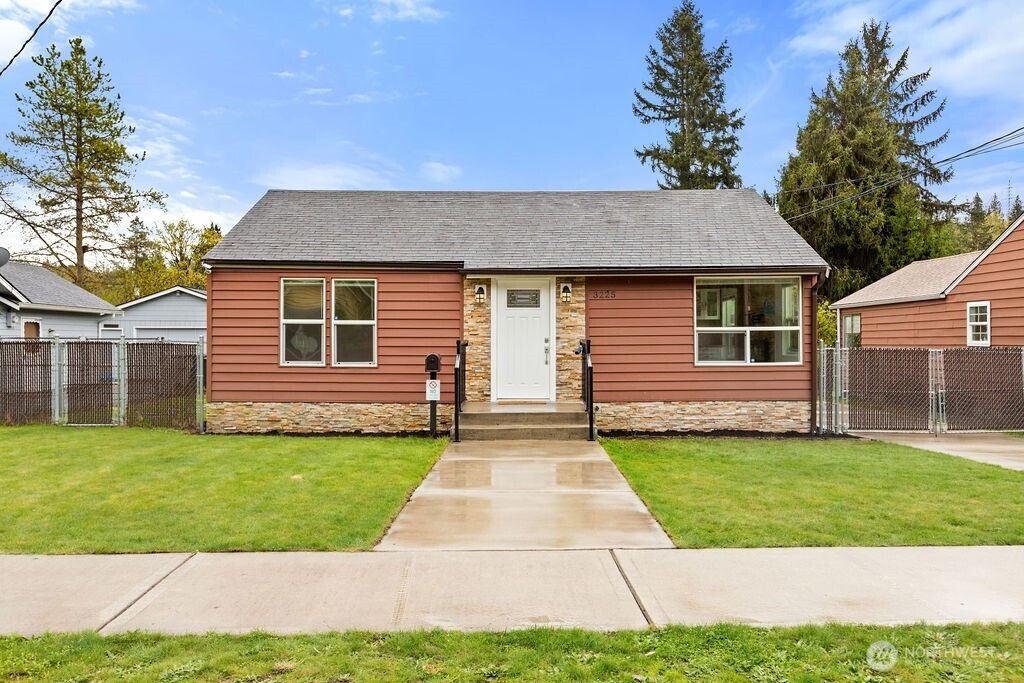 Photo of 3225 SE 5th Street, Renton, WA 98058 (MLS # 2356106)