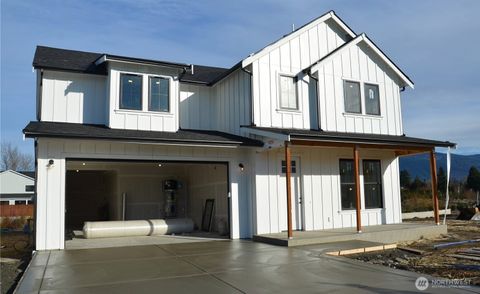 Photo of 624 Legacy Way, Sedro Woolley, WA 98284 (MLS # 2469022)