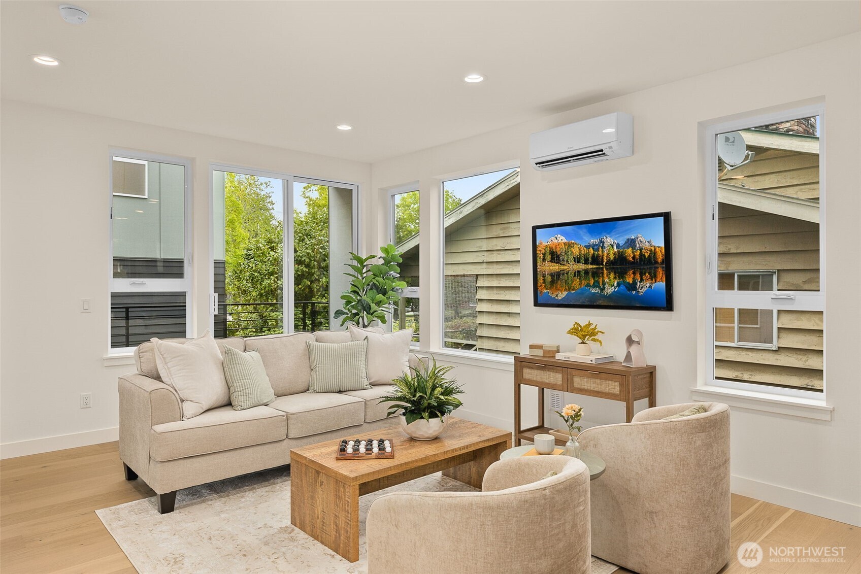 5204 Sand Point Way NE