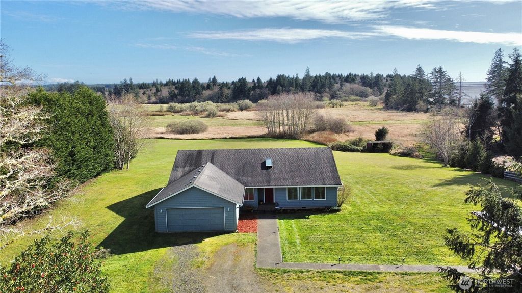 Photo of 17 Gray Gables Lane, Hoquiam, WA 98550 (MLS # 2498853)