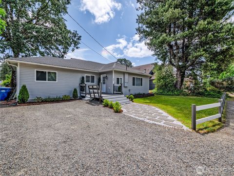 Photo of 404 Nixon Street S, Roy, WA 98580 (MLS # 2391866)