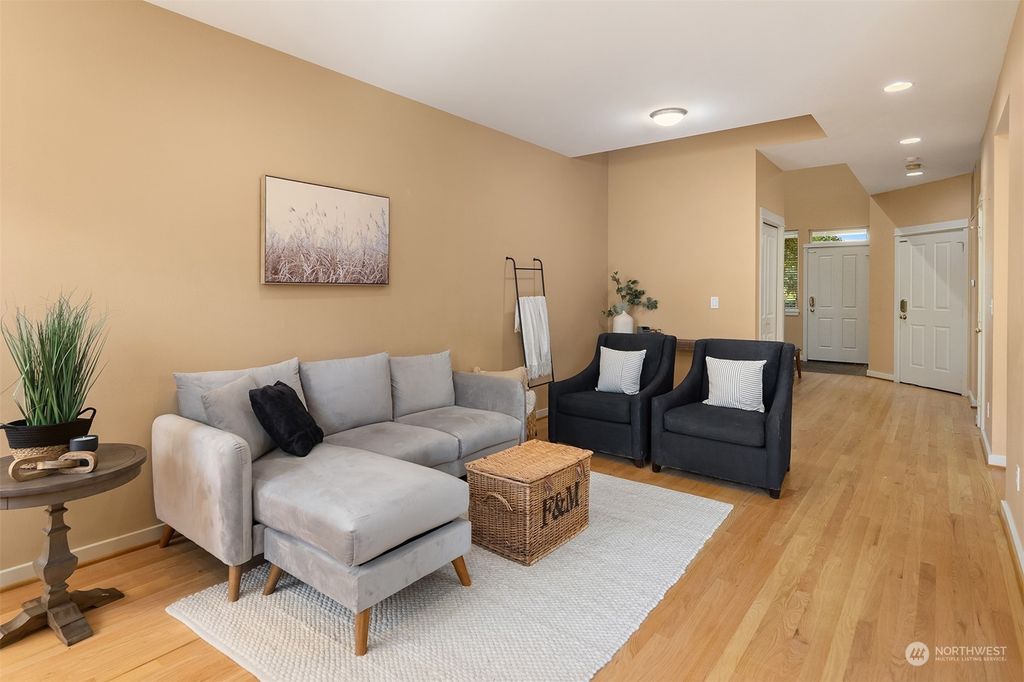 Photo of 9103 156th Place NE, Redmond, WA 98052 (MLS # 2000547)