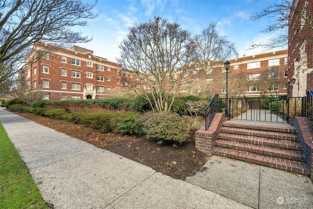 Photo of 100 W Highland Drive #423, Seattle, WA 98119 (MLS # 2203267)