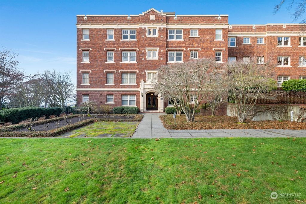 Photo of 100 W Highland Drive #423, Seattle, WA 98119 (MLS # 2203267)