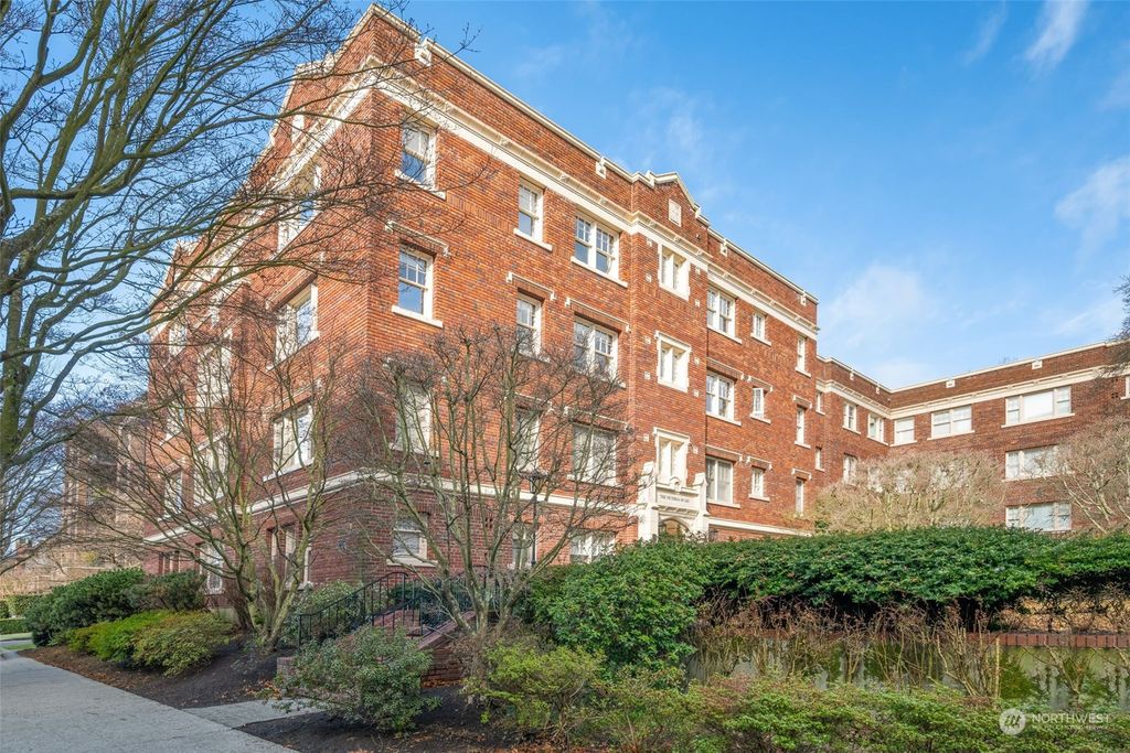 Photo of 100 W Highland Drive #423, Seattle, WA 98119 (MLS # 2203267)