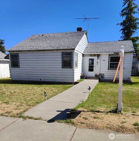 Photo of 711 Washington ST, Davenport, WA 99122 (MLS # 2545254)