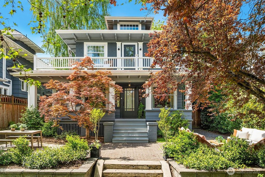 Photo of 2833 10th Avenue E, Seattle, WA 98102 (MLS # 2517970)