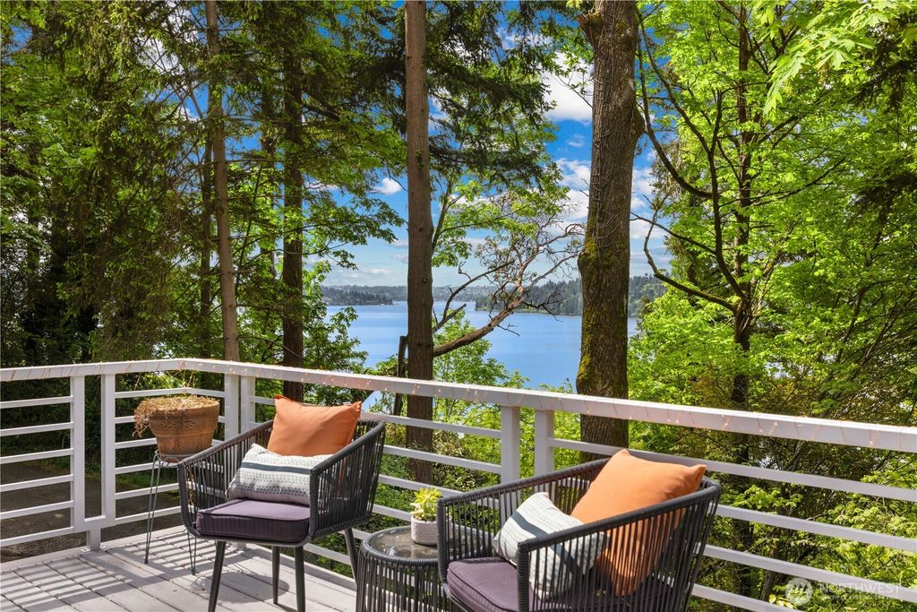 Photo of 3813 W Mercer Way, Mercer Island, WA 98040 (MLS # 2522042)