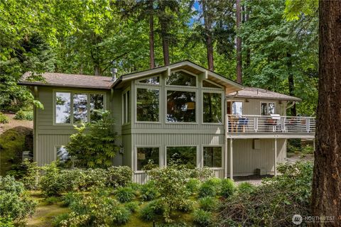 Photo of 3813 W Mercer Way, Mercer Island, WA 98040 (MLS # 2522042)