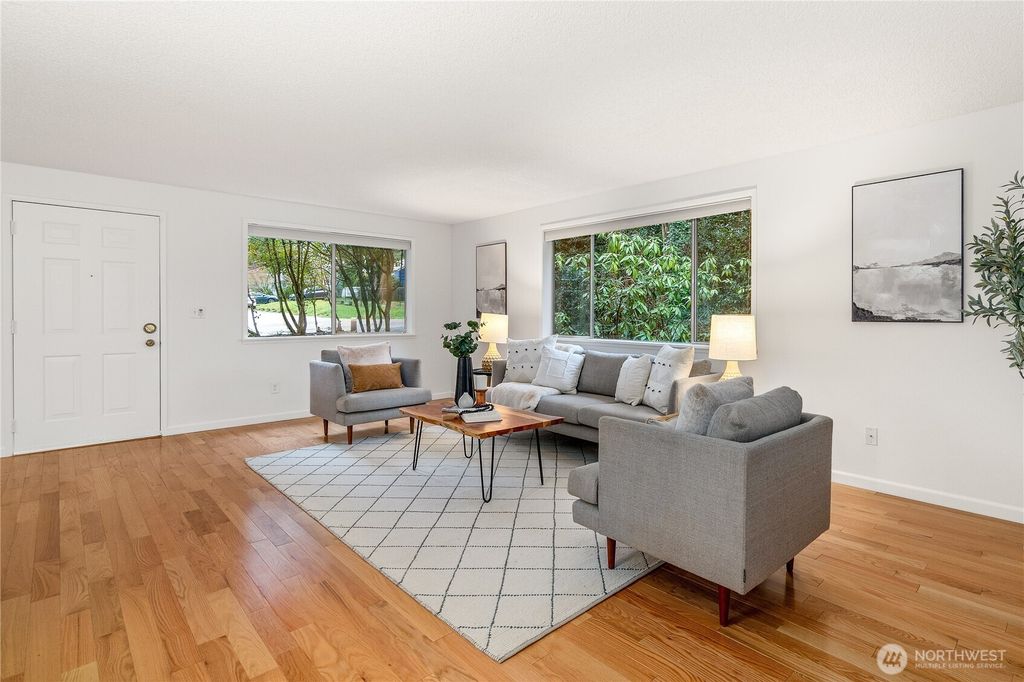 Photo of 3811 NE 117th St St, Seattle, WA 98125 (MLS # 2465679)