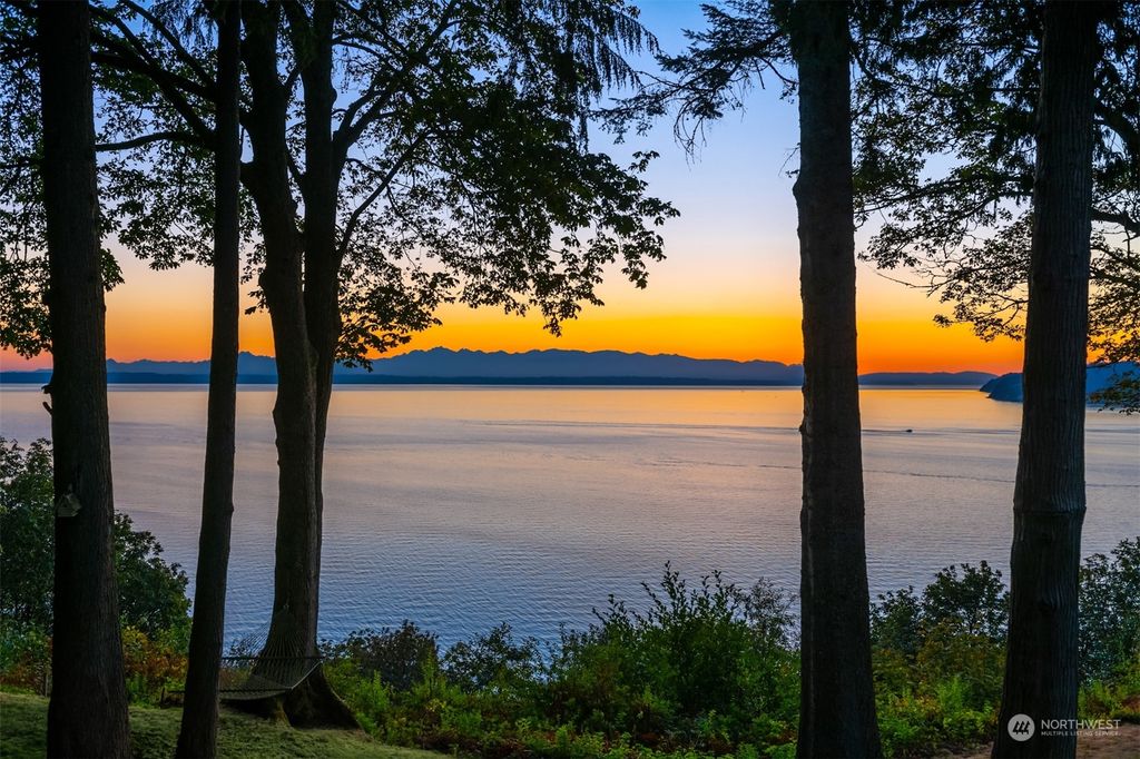 Photo of 11728 Marine View Drive, Edmonds, WA 98026 (MLS # 1998400)