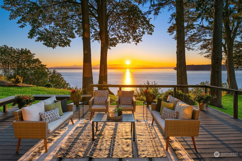Photo of 11728 Marine View Drive, Edmonds, WA 98026 (MLS # 1998400)