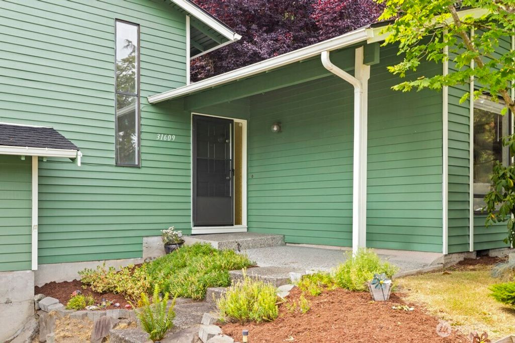 Photo of 31609 41st Avenue SW, Federal Way, WA 98023 (MLS # 2402853)