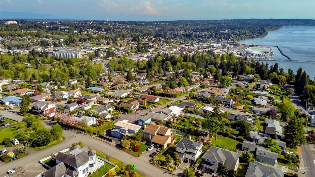 Photo of 207 S 212th Street, Des Moines, WA 98198 (MLS # 2062541)