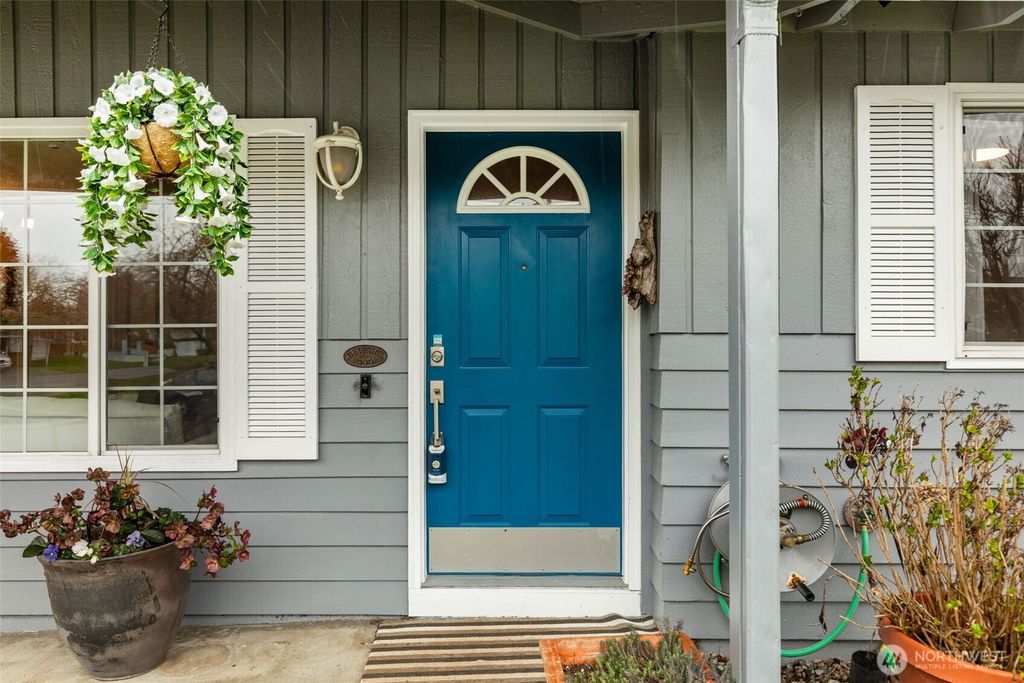 Photo of 14118 83rd Place NE, Kirkland, WA 98034 (MLS # 2498031)