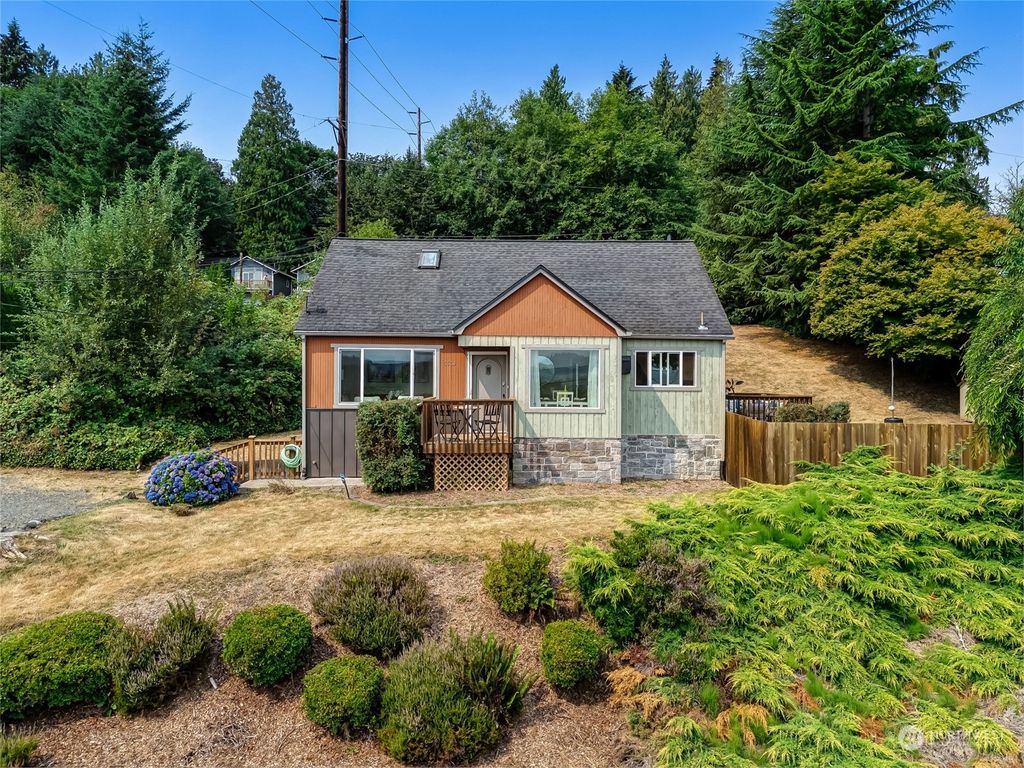 Photo of 5530 S 3rd Avenue, Everett, WA 98203 (MLS # 2273661)