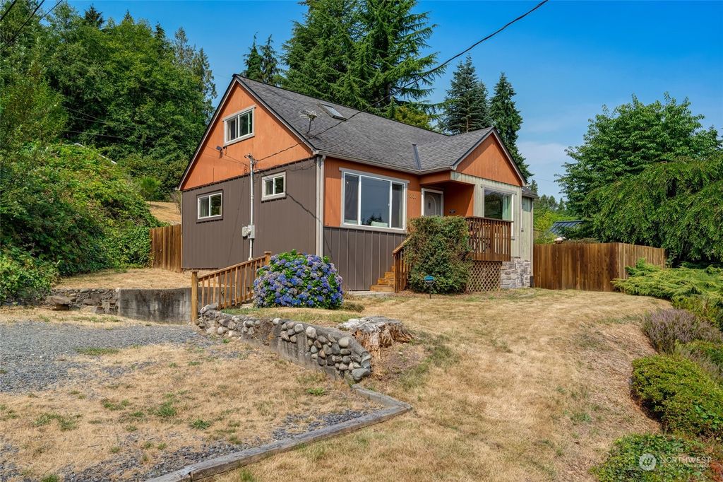 Photo of 5530 S 3rd Avenue, Everett, WA 98203 (MLS # 2273661)