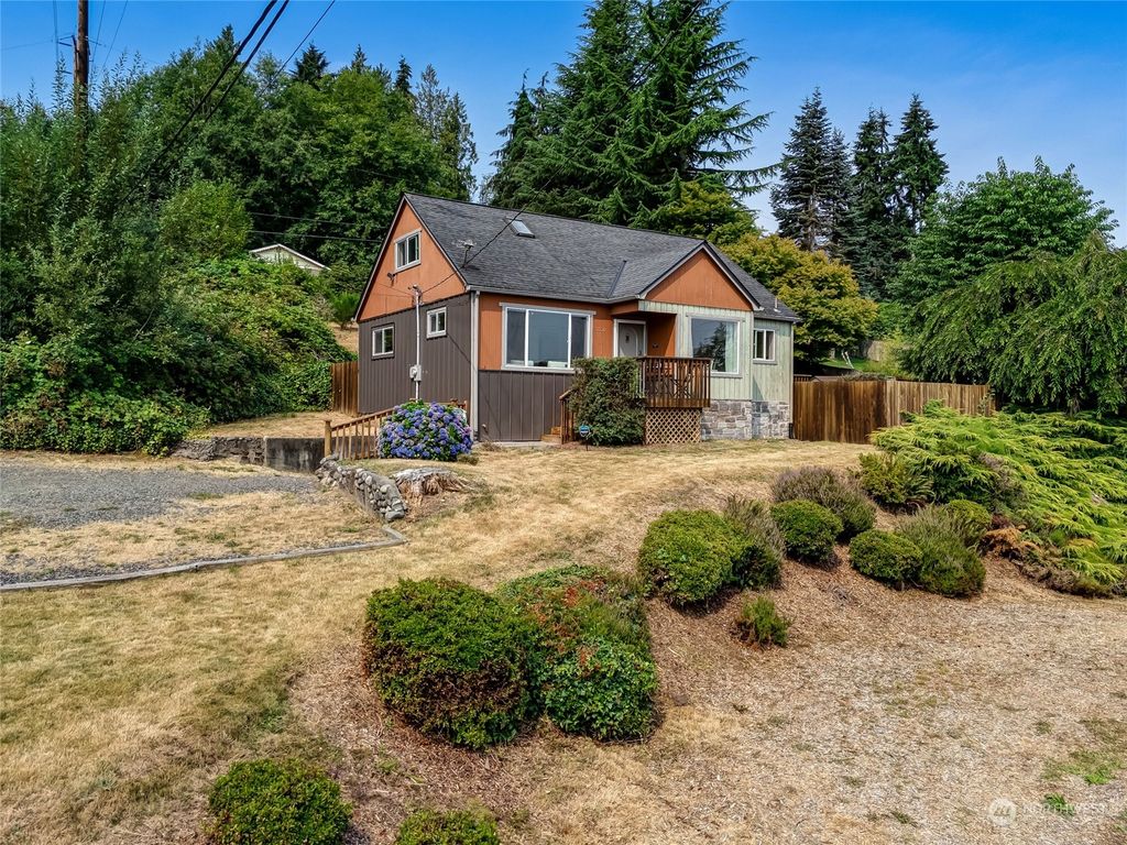 Photo of 5530 S 3rd Avenue, Everett, WA 98203 (MLS # 2273661)