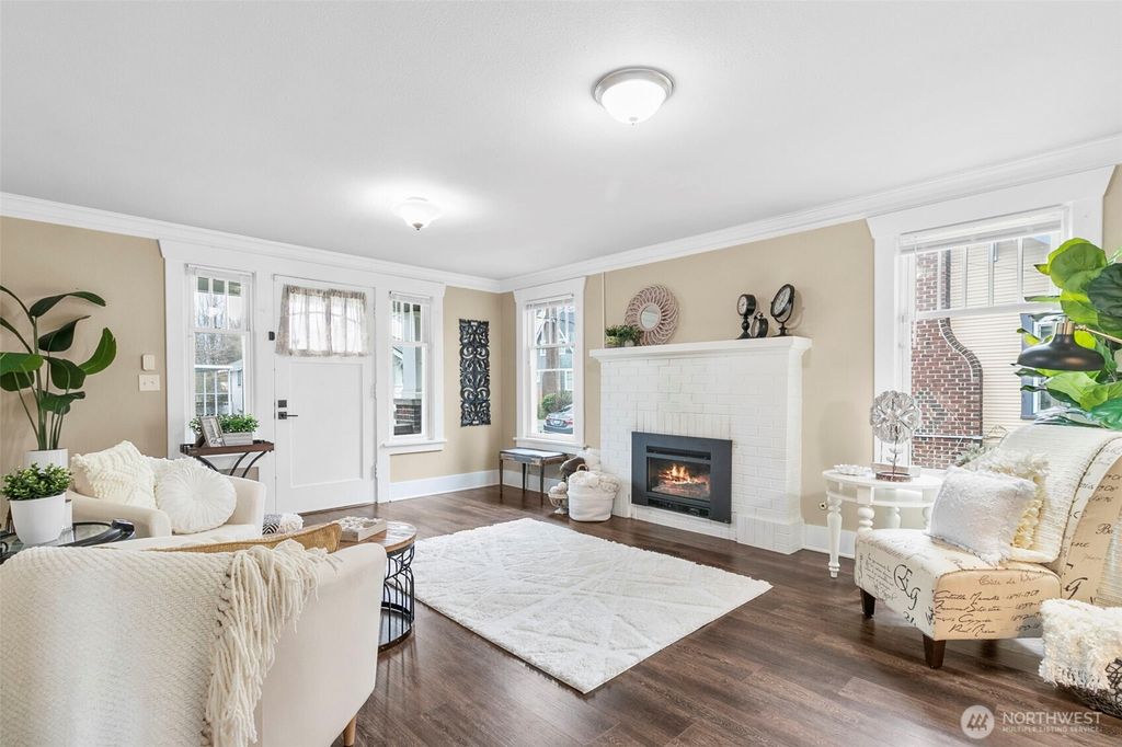 Photo of 1203 N 2nd Street, Renton, WA 98057 (MLS # 2485355)