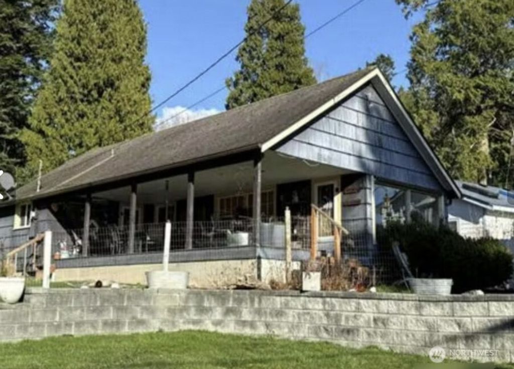 Photo of 5118 Seaview Drive, Blaine, WA 98230 (MLS # 2495153)