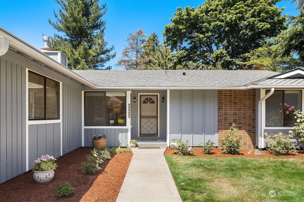 Photo of 15524 SE 178th Place, Renton, WA 98058 (MLS # 2134923)