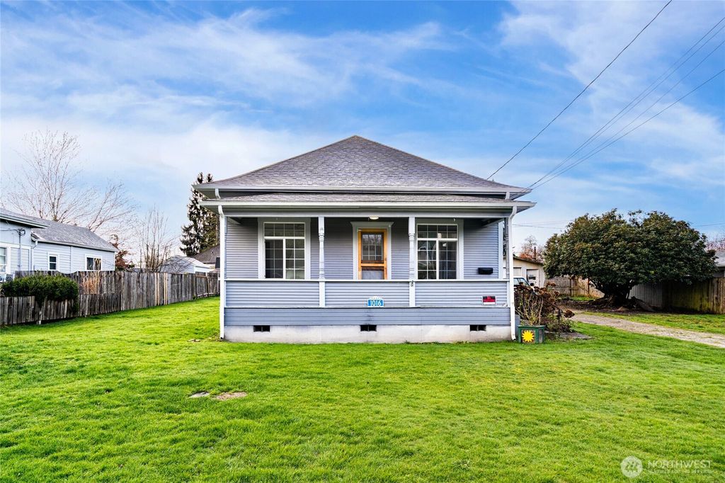 Photo of 1016 E Orange Avenue, Burlington, WA 98233 (MLS # 2492410)