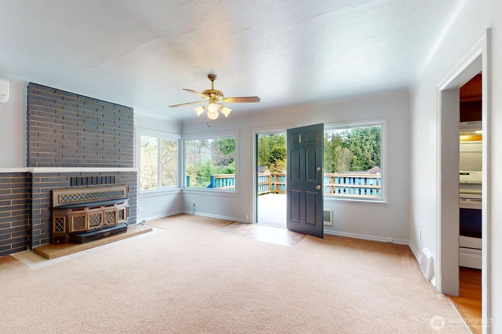 Photo of 20015 12th Avenue NE, Shoreline, WA 98155 (MLS # 2348756)