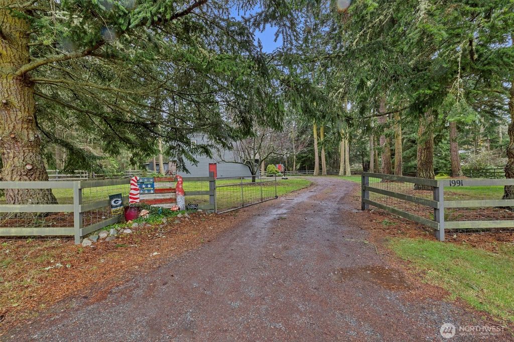 Photo of 1991 Karen Road, Oak Harbor, WA 98277 (MLS # 2463785)