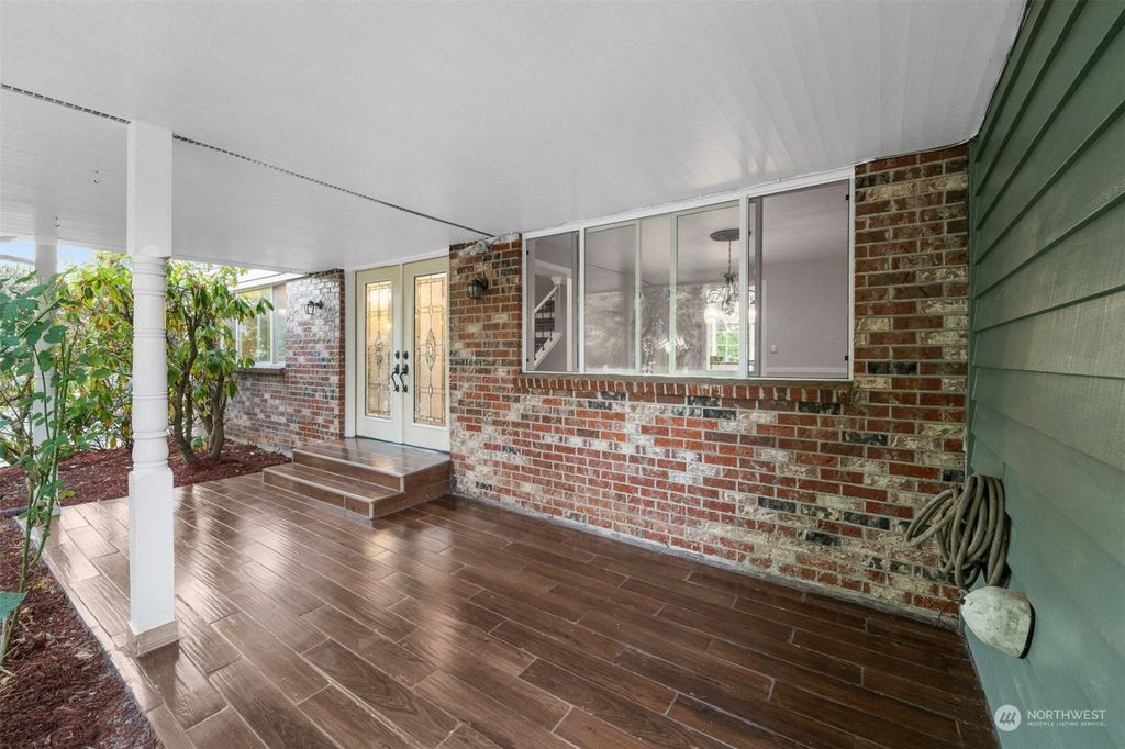 Photo of 6801 129th Place SE, Bellevue, WA 98006 (MLS # 2002816)