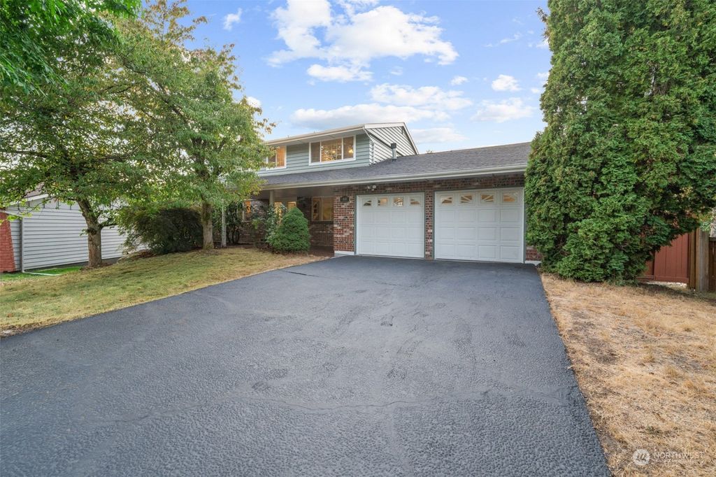 Photo of 6801 129th Place SE, Bellevue, WA 98006 (MLS # 2002816)