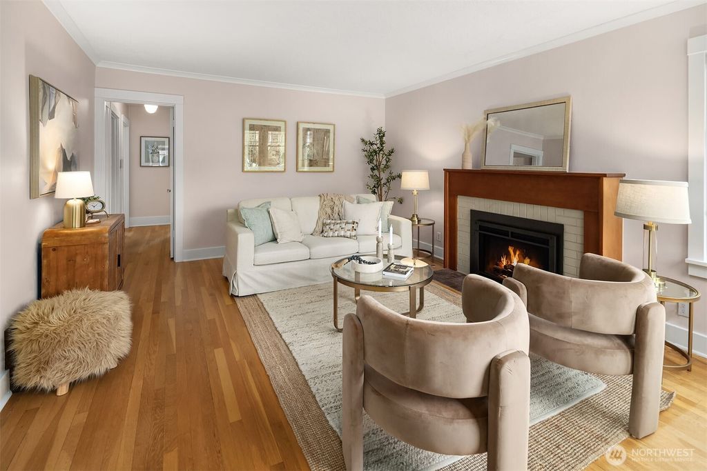 Photo of 3818 Corliss Avenue N, Seattle, WA 98103 (MLS # 2488401)