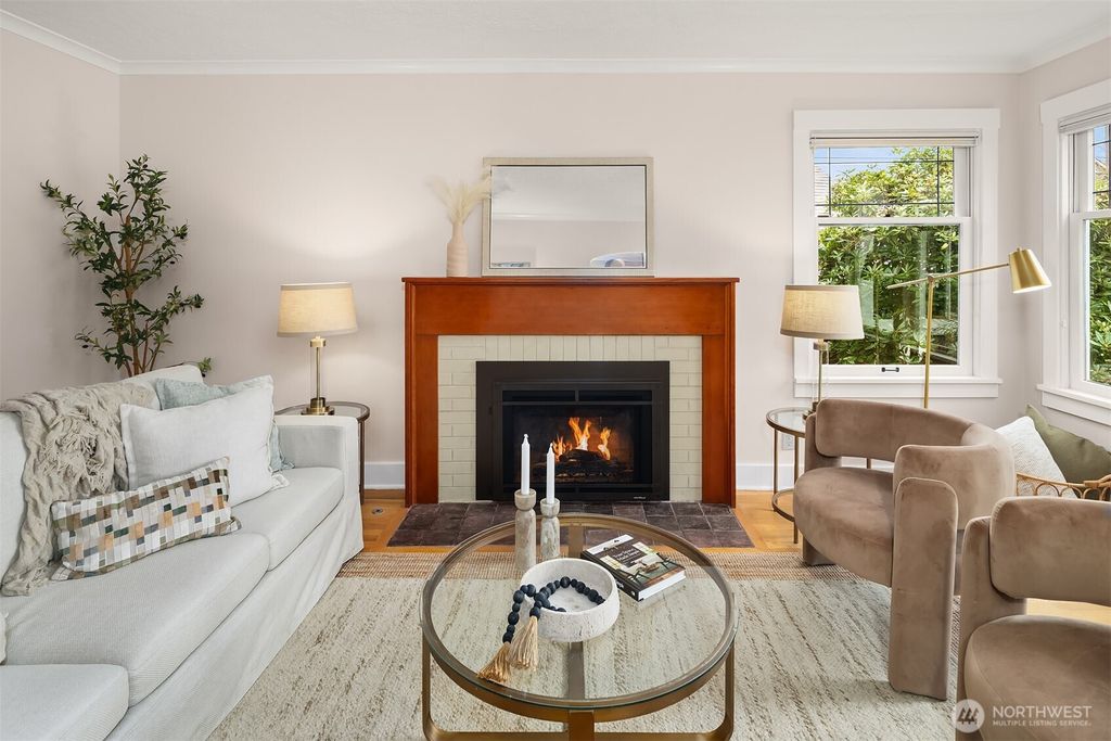 Photo of 3818 Corliss Avenue N, Seattle, WA 98103 (MLS # 2488401)