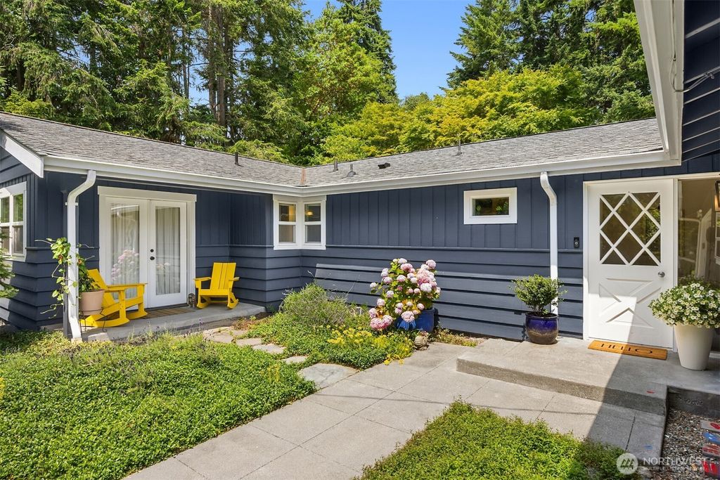 Photo of 10430 NE Cascade Avenue, Bainbridge Island, WA 98110 (MLS # 2518385)