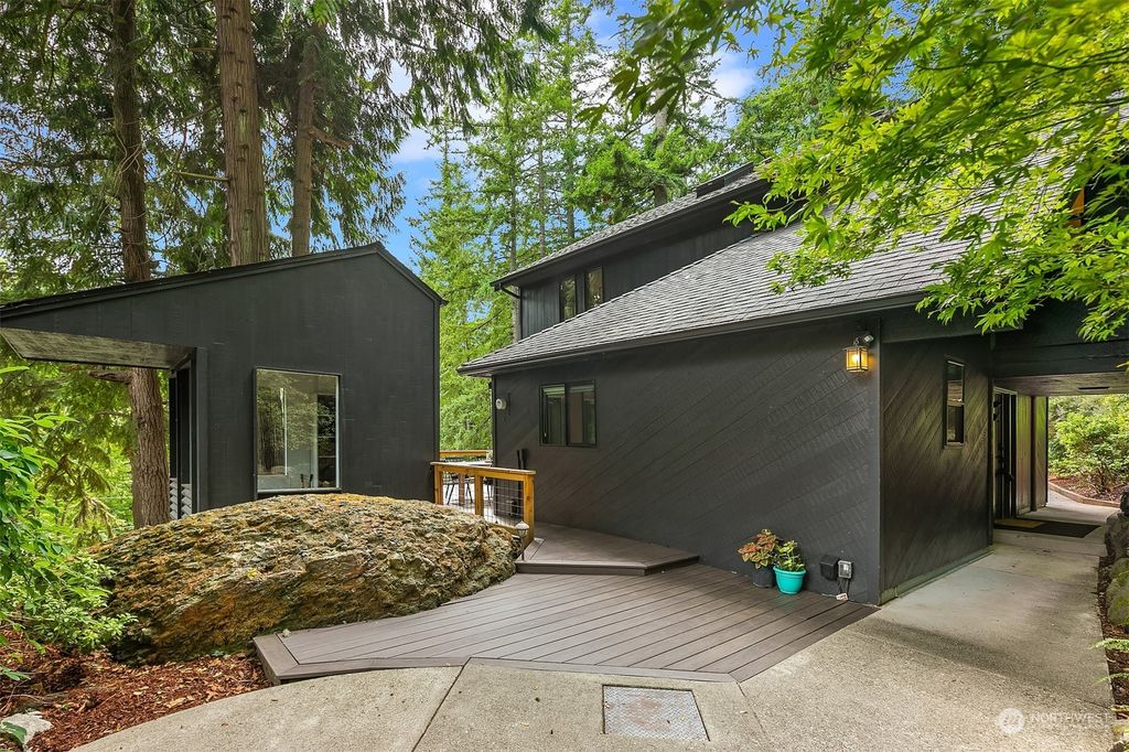 Photo of 7229 272nd Avenue SE, Issaquah, WA 98027 (MLS # 2155322)