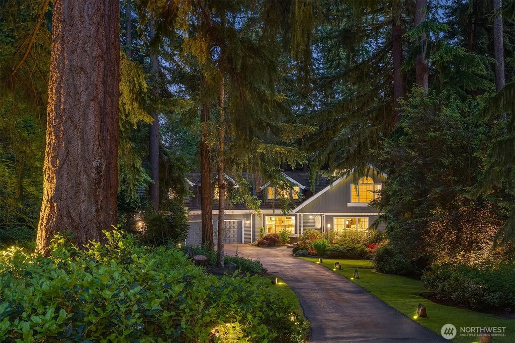 Photo of 2609 208th Avenue SE, Sammamish, WA 98075 (MLS # 2530136)