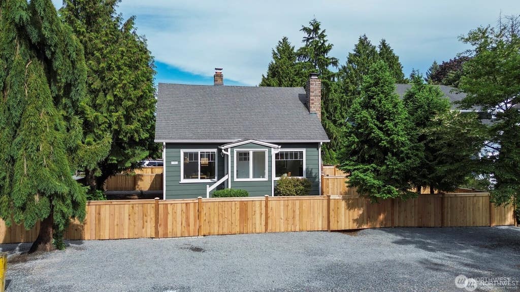 Photo of 11556 17th Avenue NE, Seattle, WA 98125 (MLS # 2550604)