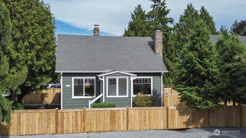 Photo of 11556 17th Avenue NE, Seattle, WA 98125 (MLS # 2550604)