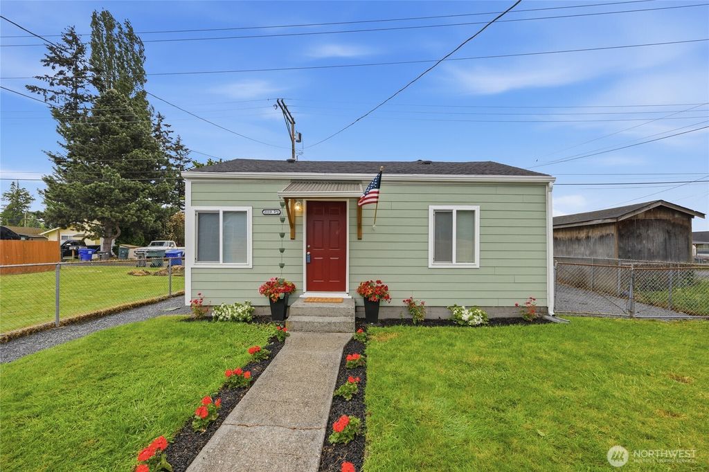 Photo of 2119 Walnut Street #C, Everett, WA 98201 (MLS # 2524488)