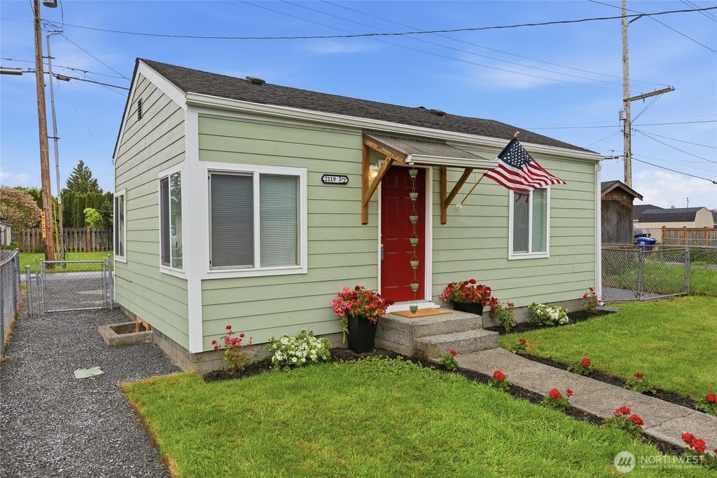 Photo of 2119 Walnut Street #C, Everett, WA 98201 (MLS # 2524488)