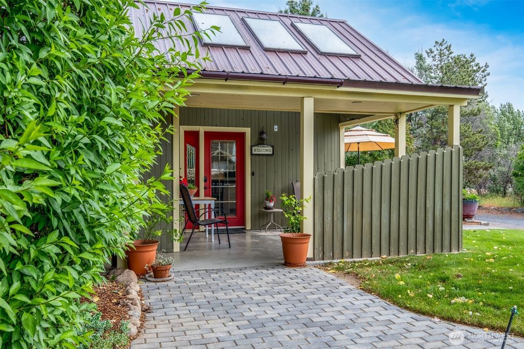 Photo of 1661 Road 17.6 NW, Ephrata, WA 98823 (MLS # 2523208)