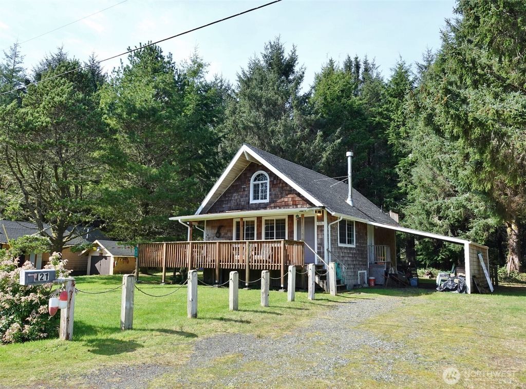 Photo of 121 Oyehut Road, Hoquiam, WA 98550 (MLS # 2501387)