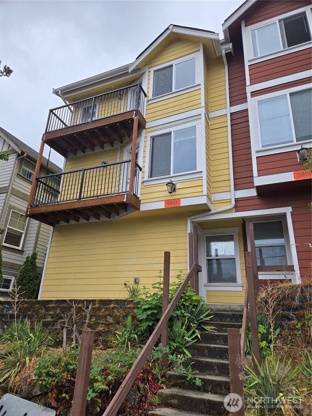 5802 Roosevelt Way NE, Seattle