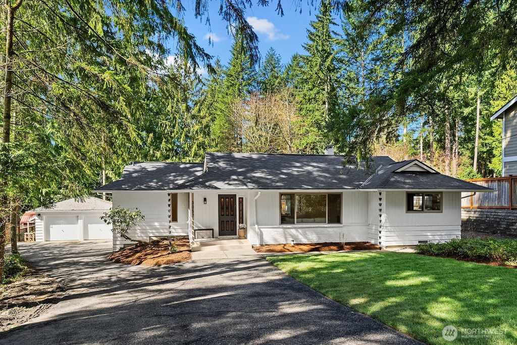 Photo of 3057 241st Avenue SE, Sammamish, WA 98075 (MLS # 2497481)