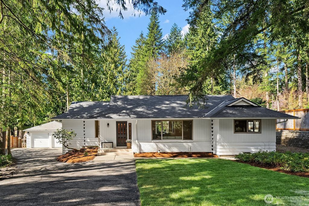 Photo of 3057 241st Avenue SE, Sammamish, WA 98075 (MLS # 2497481)