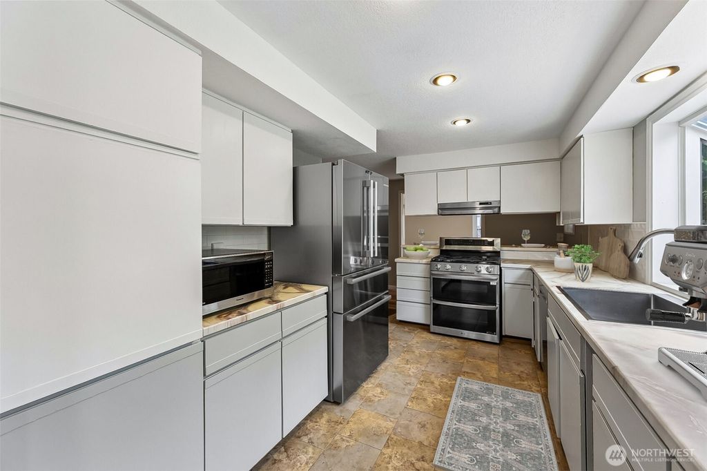 Photo of 13741 SE 201st Street, Kent, WA 98042 (MLS # 2531648)