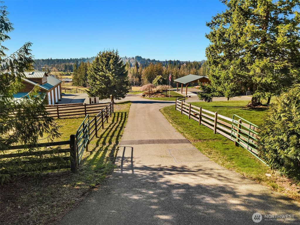 Photo of 38623 276th Avenue SE, Enumclaw, WA 98022 (MLS # 2340000)
